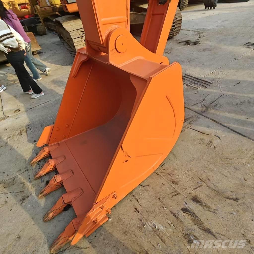 Hitachi ZX 210 Гусеничні екскаватори