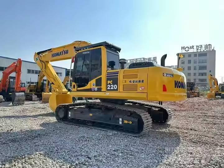 Komatsu PC 220 Гусеничні екскаватори