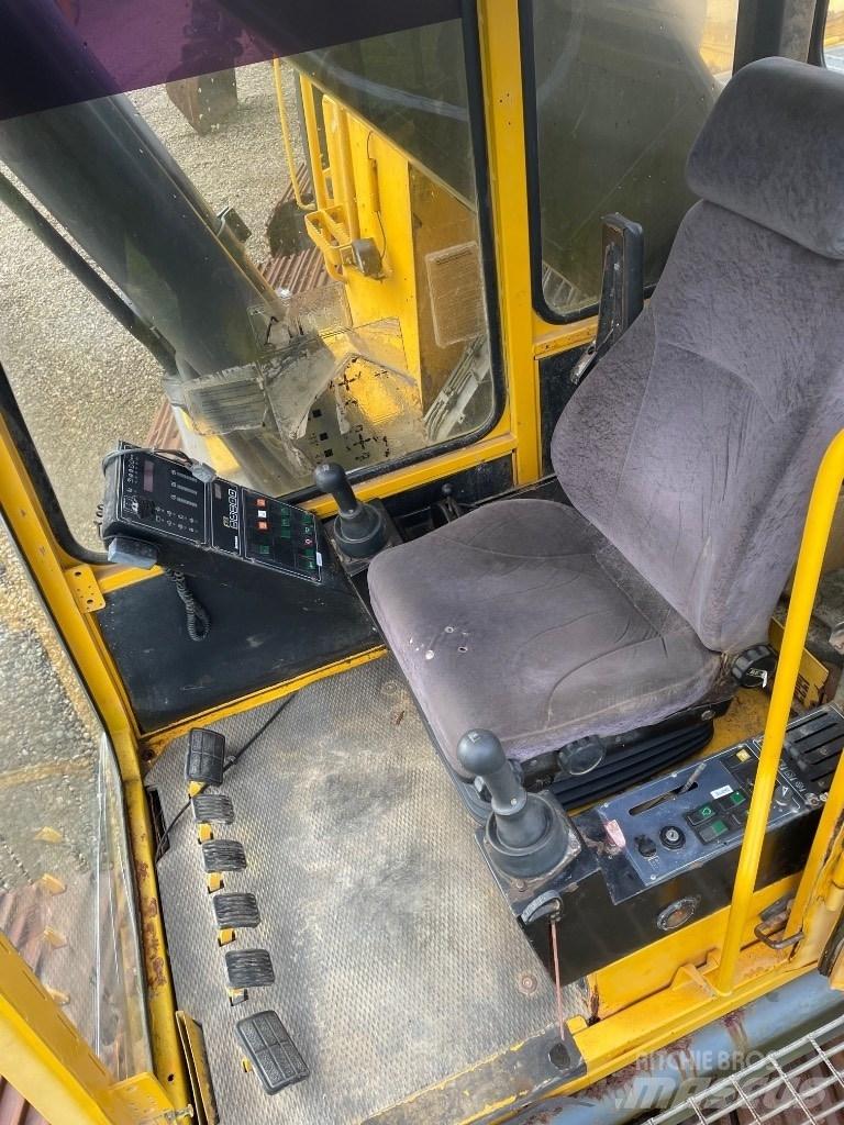 Volvo EC450 Гусеничні екскаватори