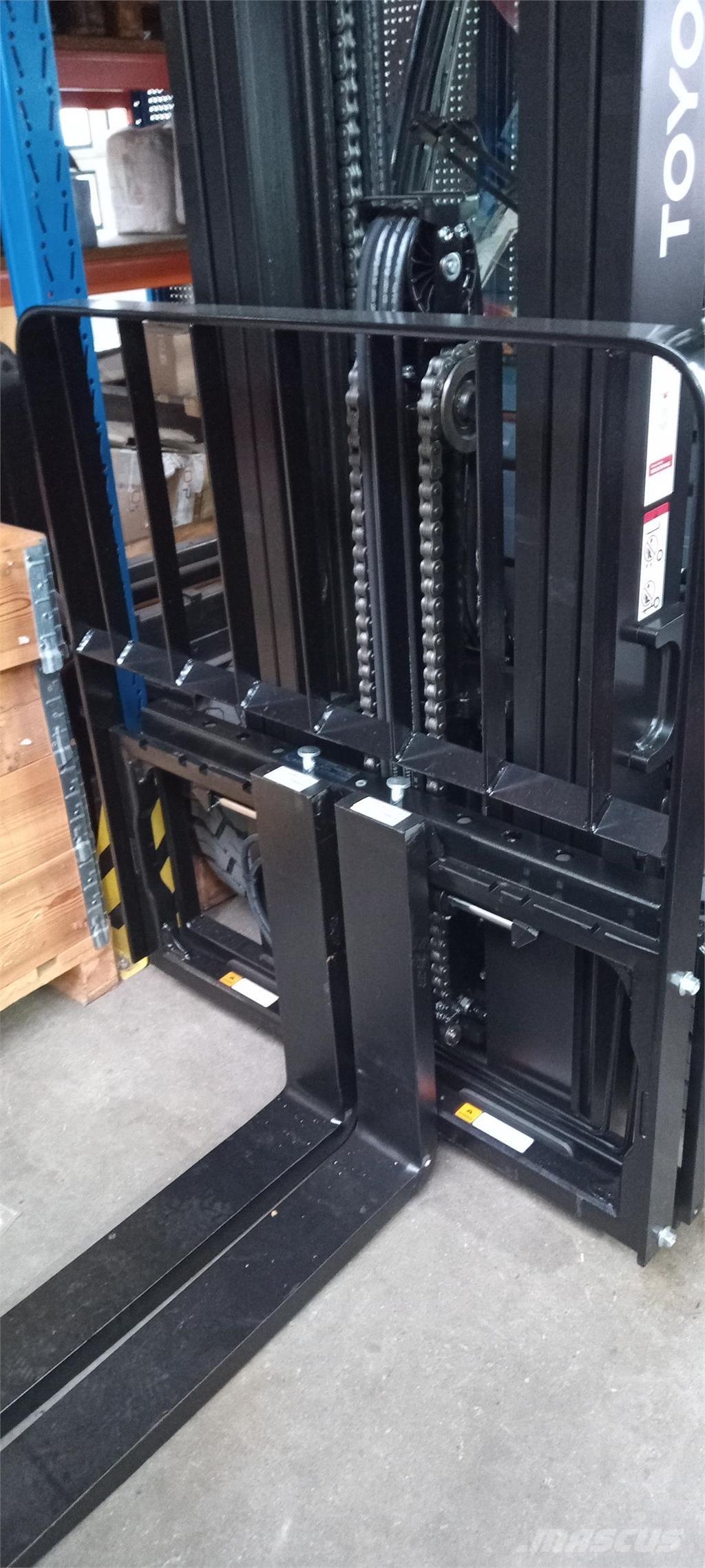 Toyota 52-8FDF30 Дизельні навантажувачі