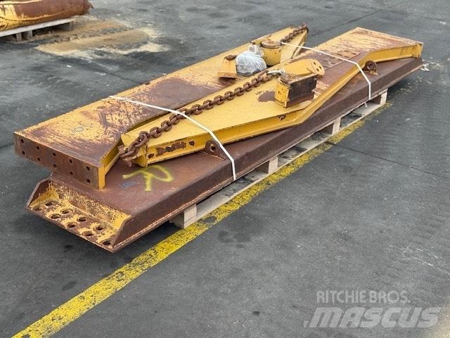 CAT 735 TAIL GATE Зчленовані самоскиди