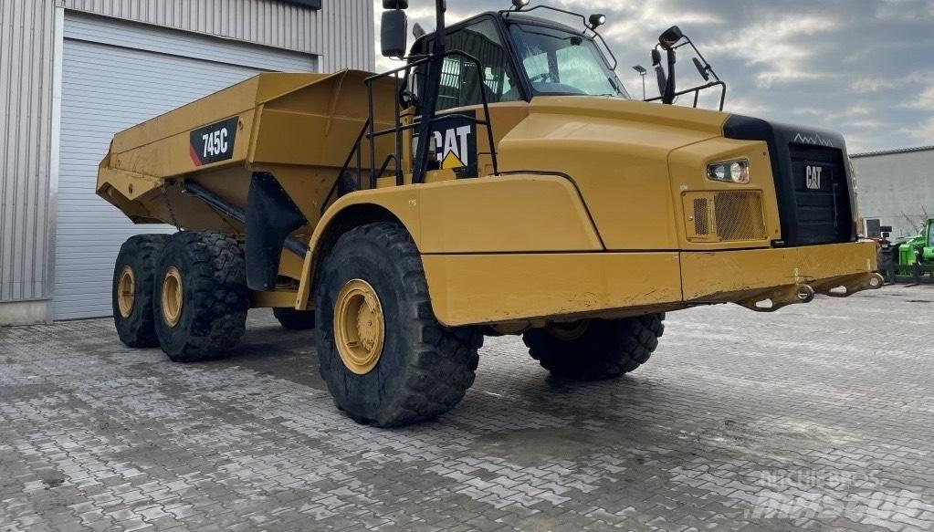 CAT 745 C Зчленовані самоскиди