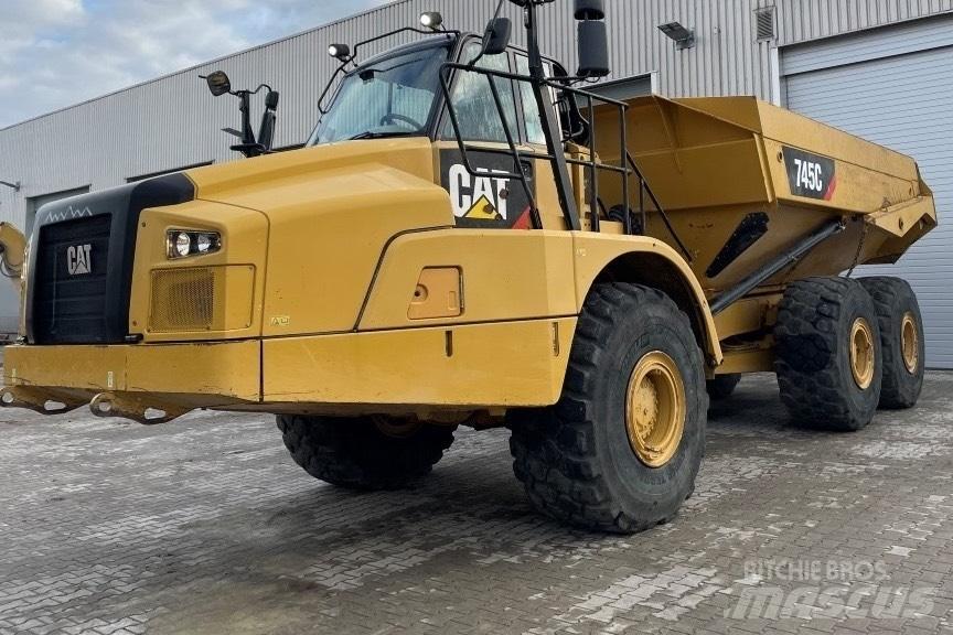 CAT 745 C Зчленовані самоскиди
