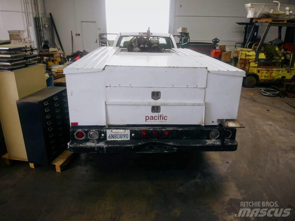 Chevrolet 3500 Пікапи / Бічне розвантаження