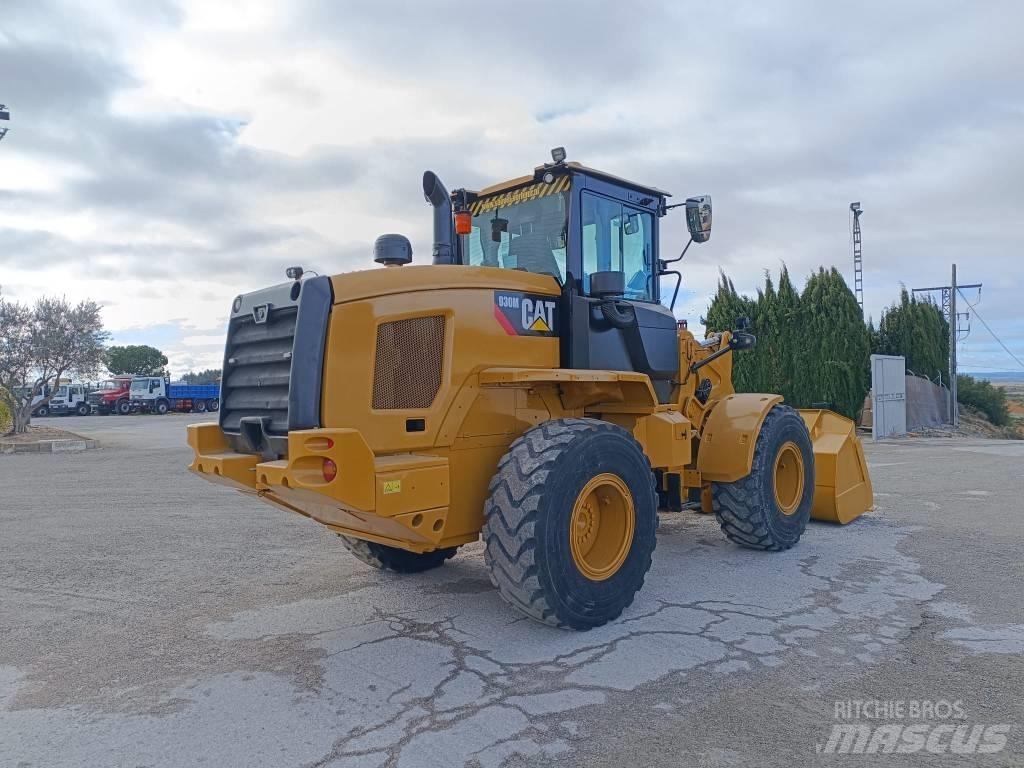 CAT 930M Фронтальні навантажувачі