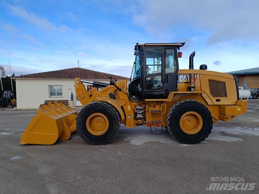 CAT 930M Фронтальні навантажувачі