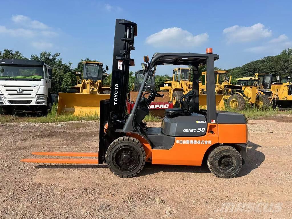 Toyota 30 forklift Дизельні навантажувачі