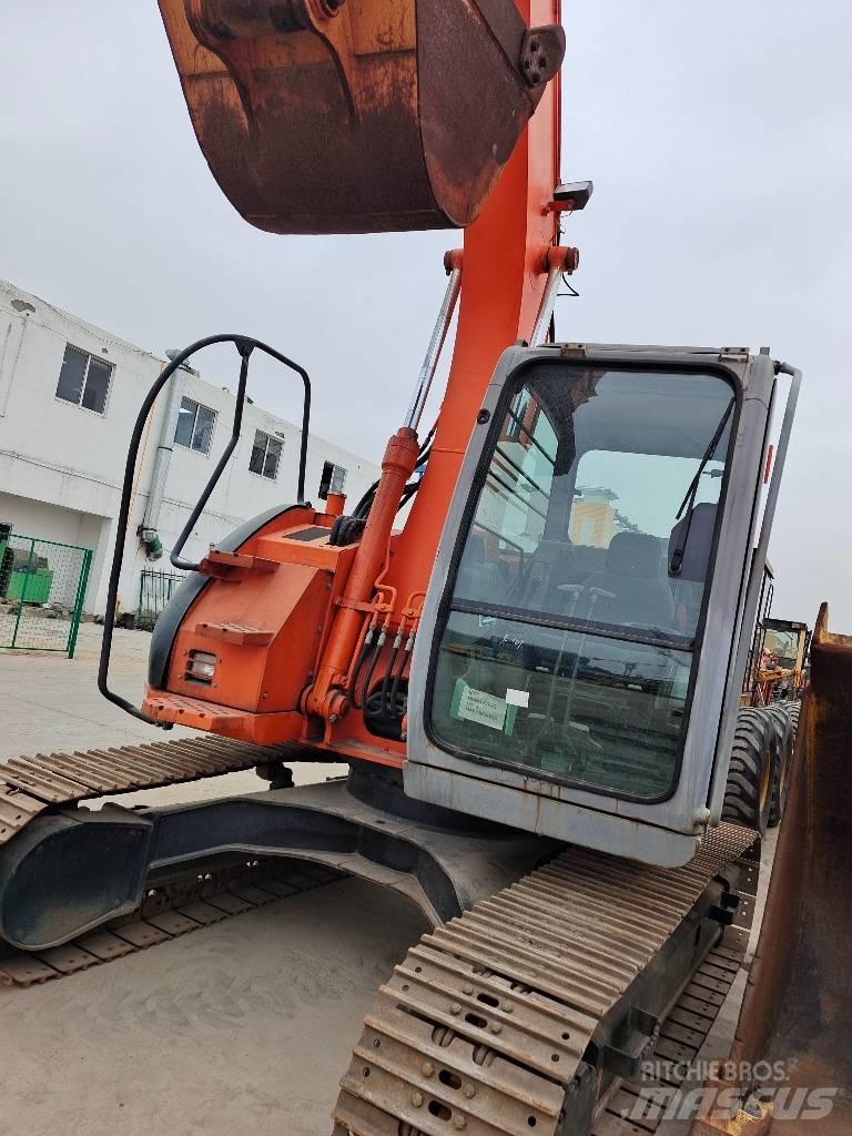 Hitachi ZX 135 US Гусеничні екскаватори