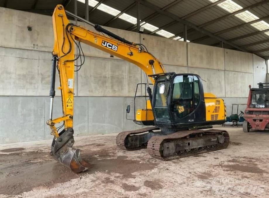 JCB JS 130 LC Гусеничні екскаватори