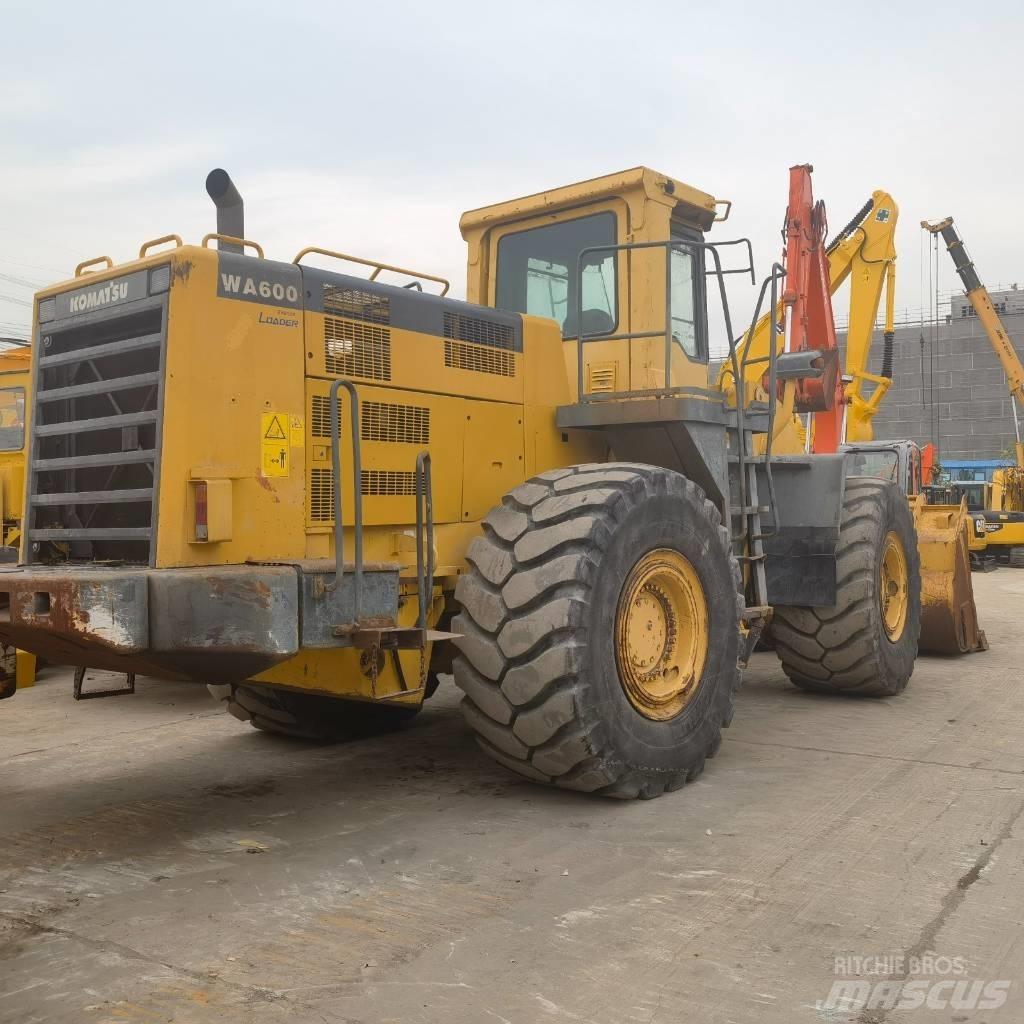 Komatsu WA 600-6 Фронтальні навантажувачі