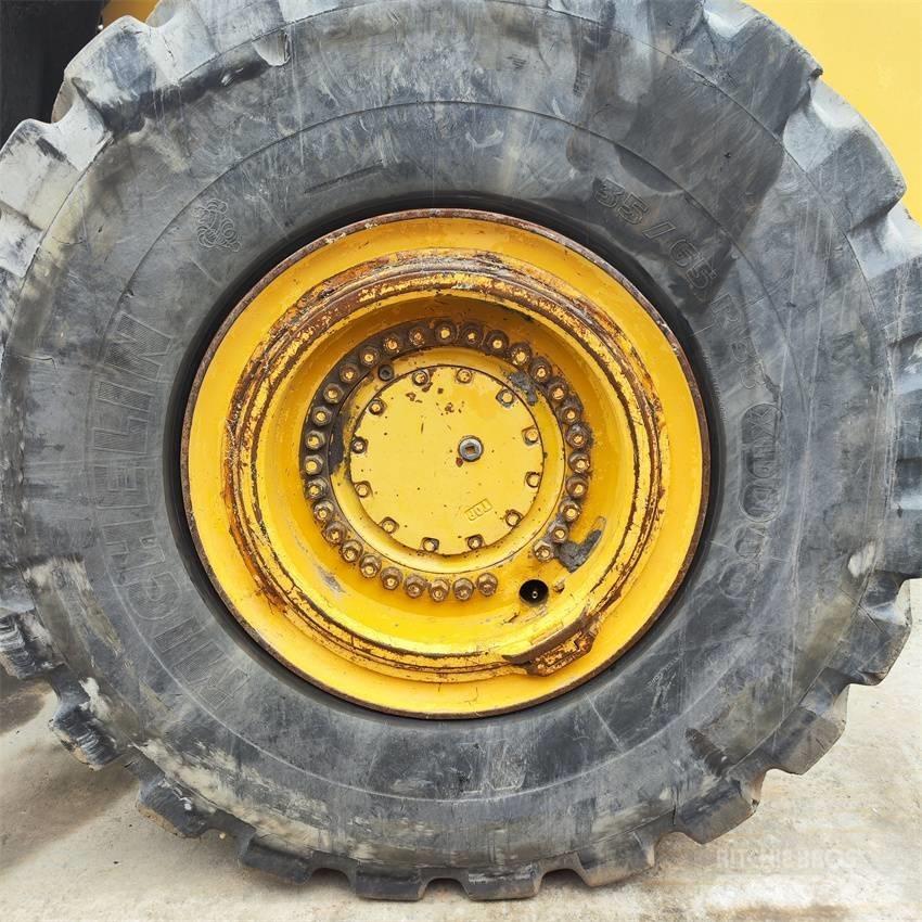 Komatsu WA 600-6 Фронтальні навантажувачі