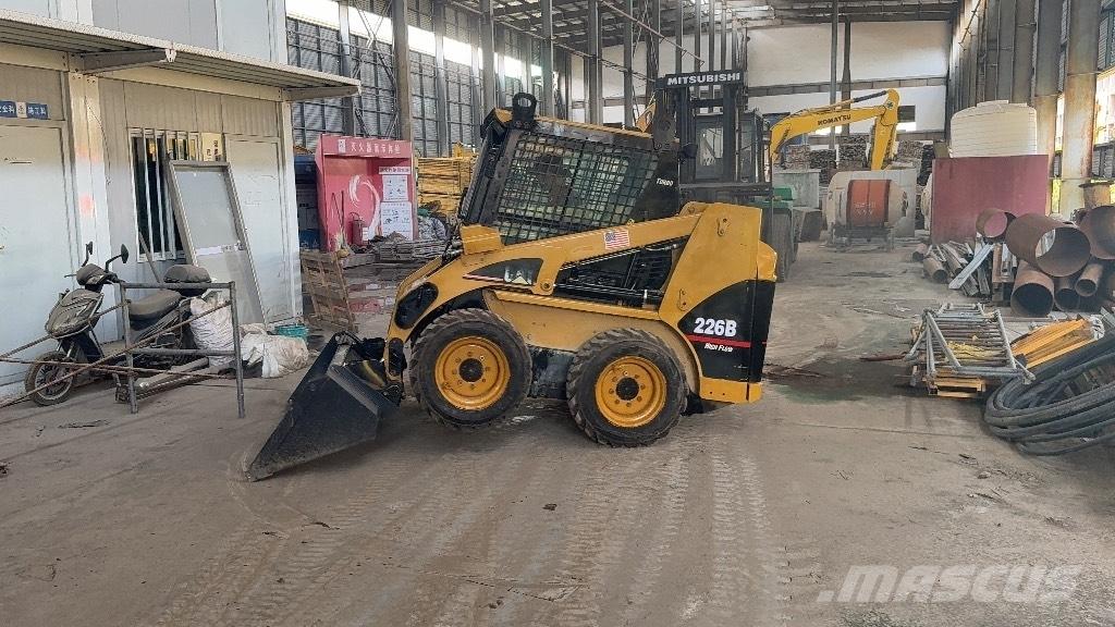 CAT 226 B Міні-навантажувачі