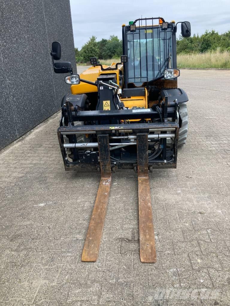 JCB 525-60 E Телескопічні навантажувачі
