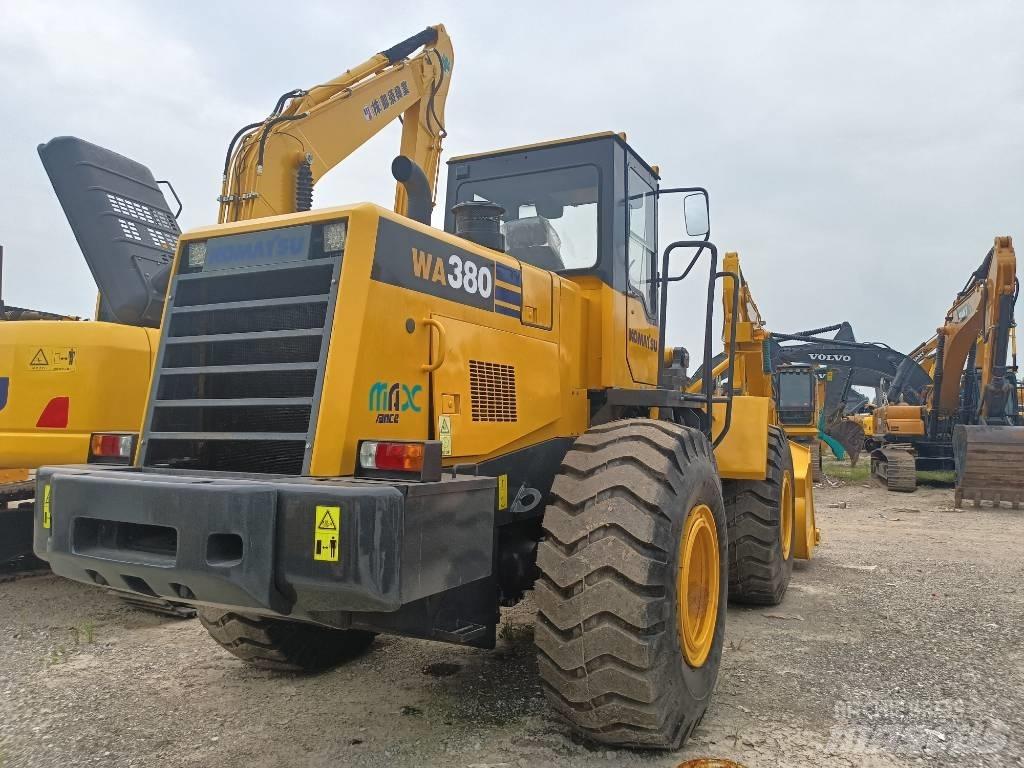 Komatsu WA 380 Фронтальні навантажувачі