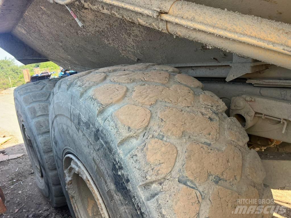 CAT 740 Зчленовані самоскиди