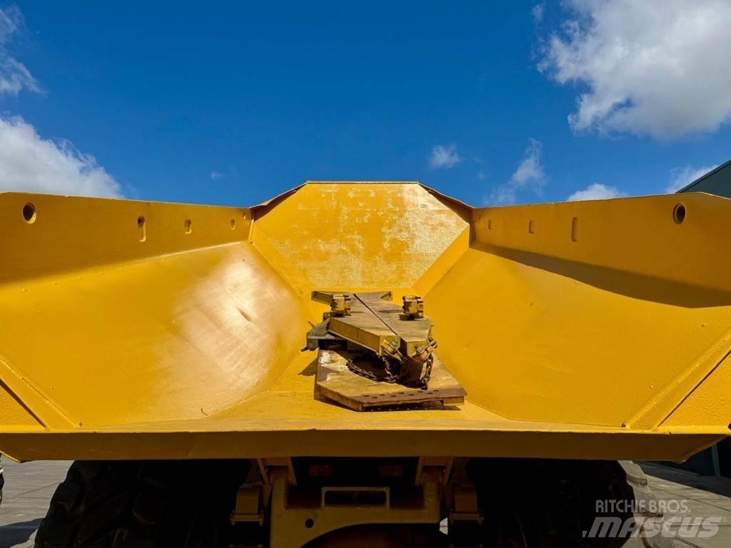 CAT 735 Міні самоскиди