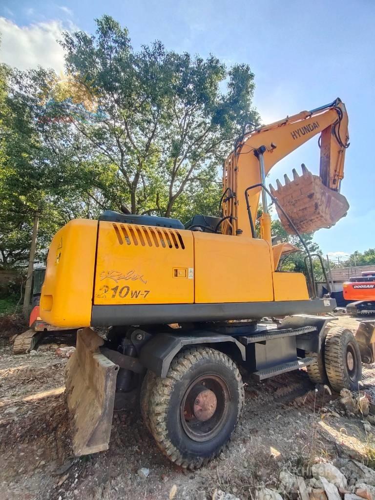 Hyundai R210W-7 Колісні екскаватори