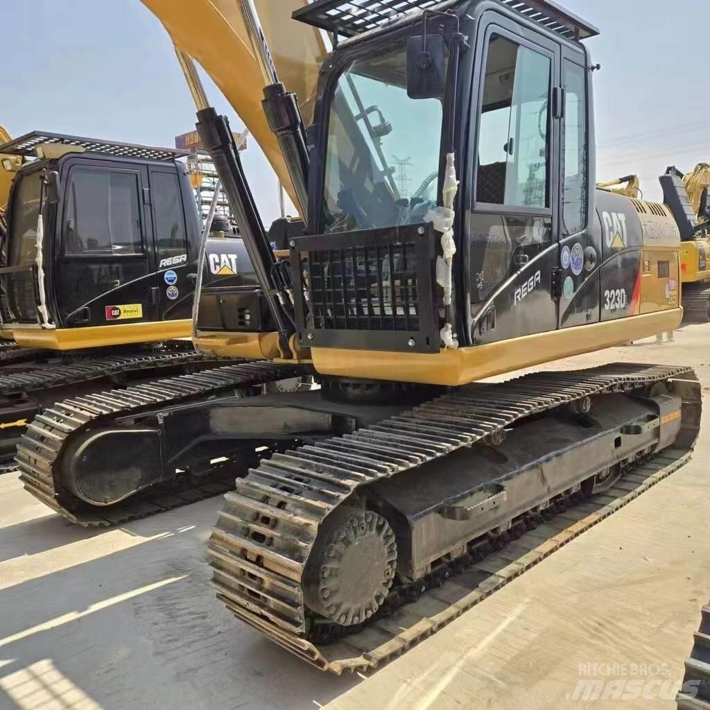 CAT 323 D Гусеничні екскаватори