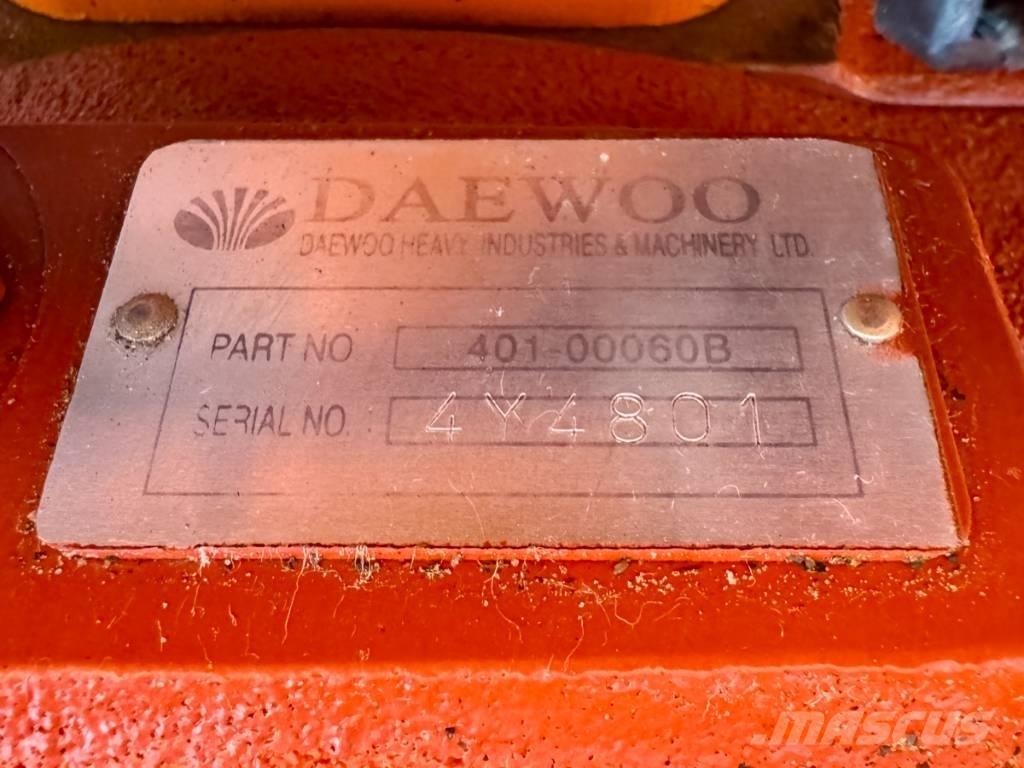 Doosan SOLAR 210W Колісні екскаватори