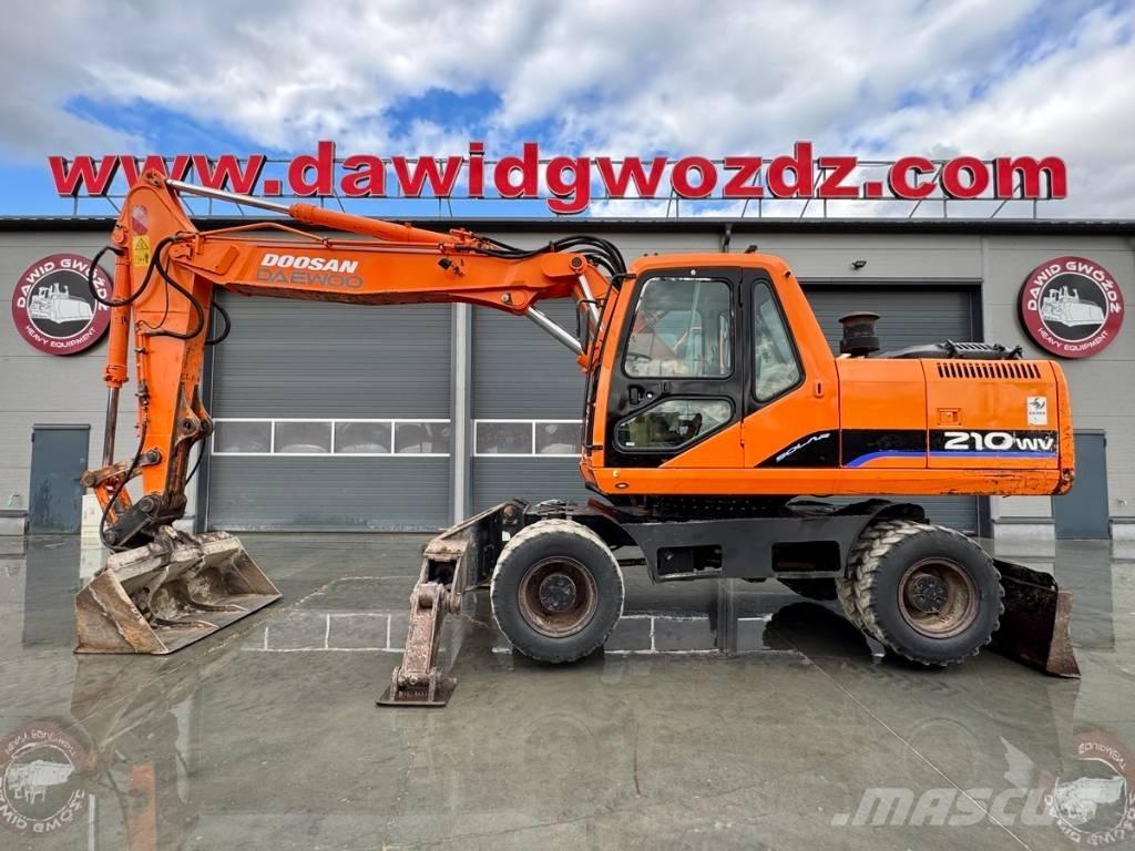 Doosan SOLAR 210W Колісні екскаватори