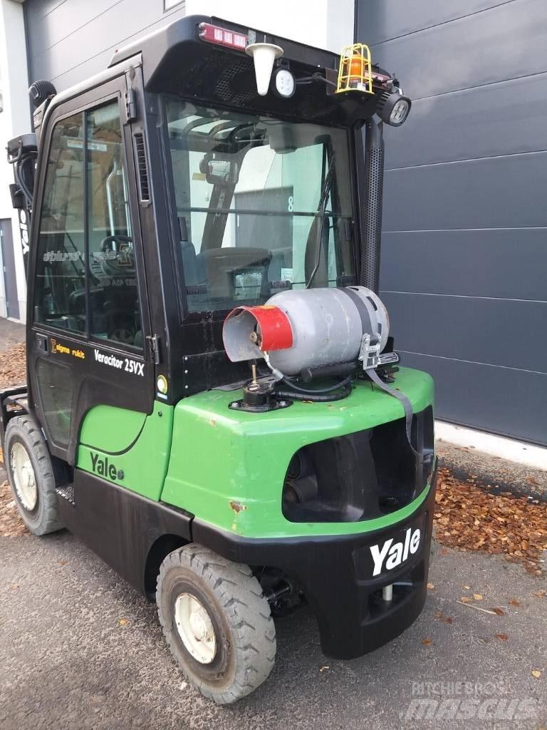 Yale GLP25VX Газові навантажувачі