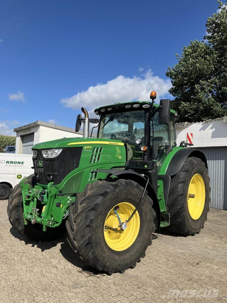 John Deere 6215R Трактори