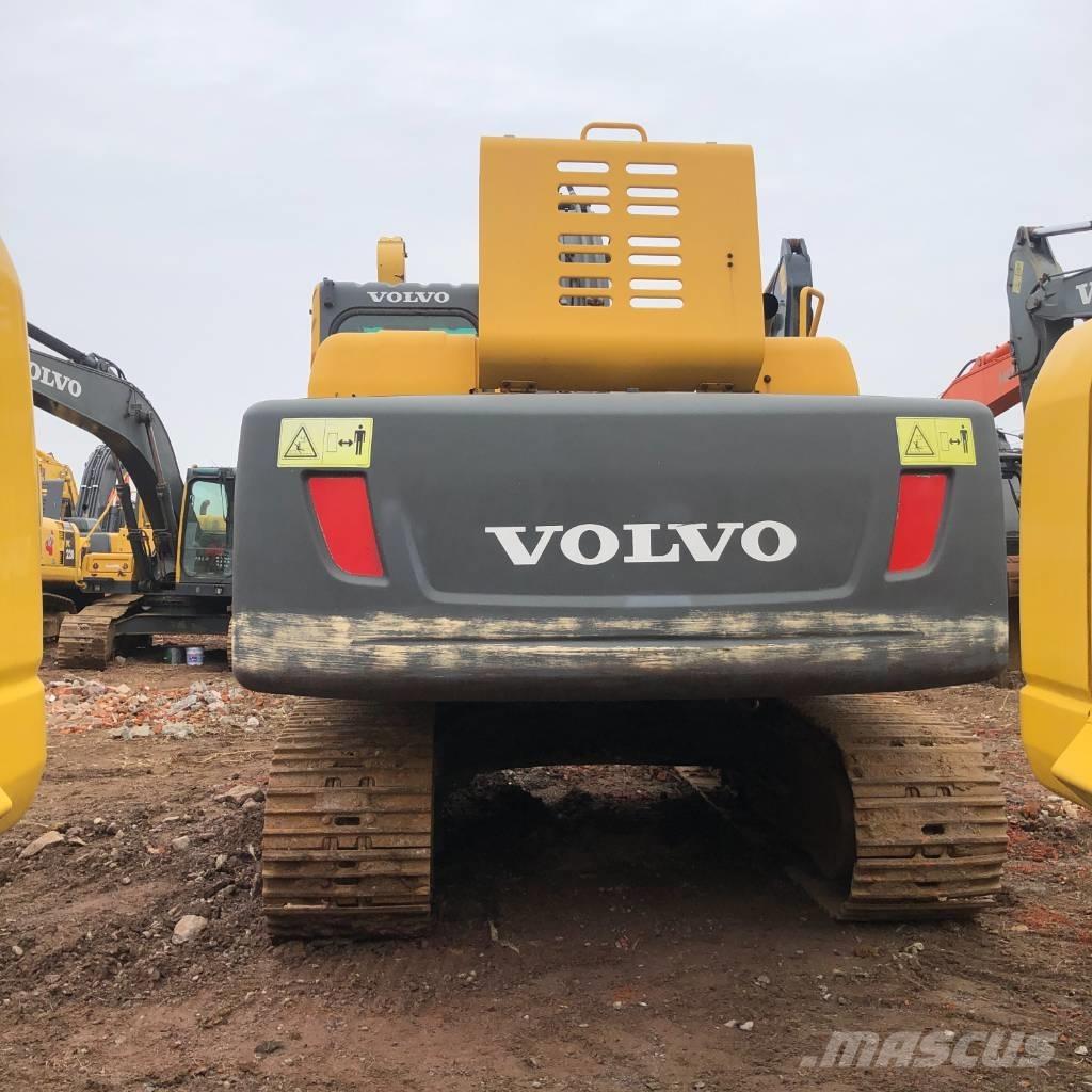 Volvo EC210B Гусеничні екскаватори