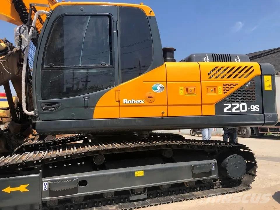 Hyundai R220LC-9S Гусеничні екскаватори