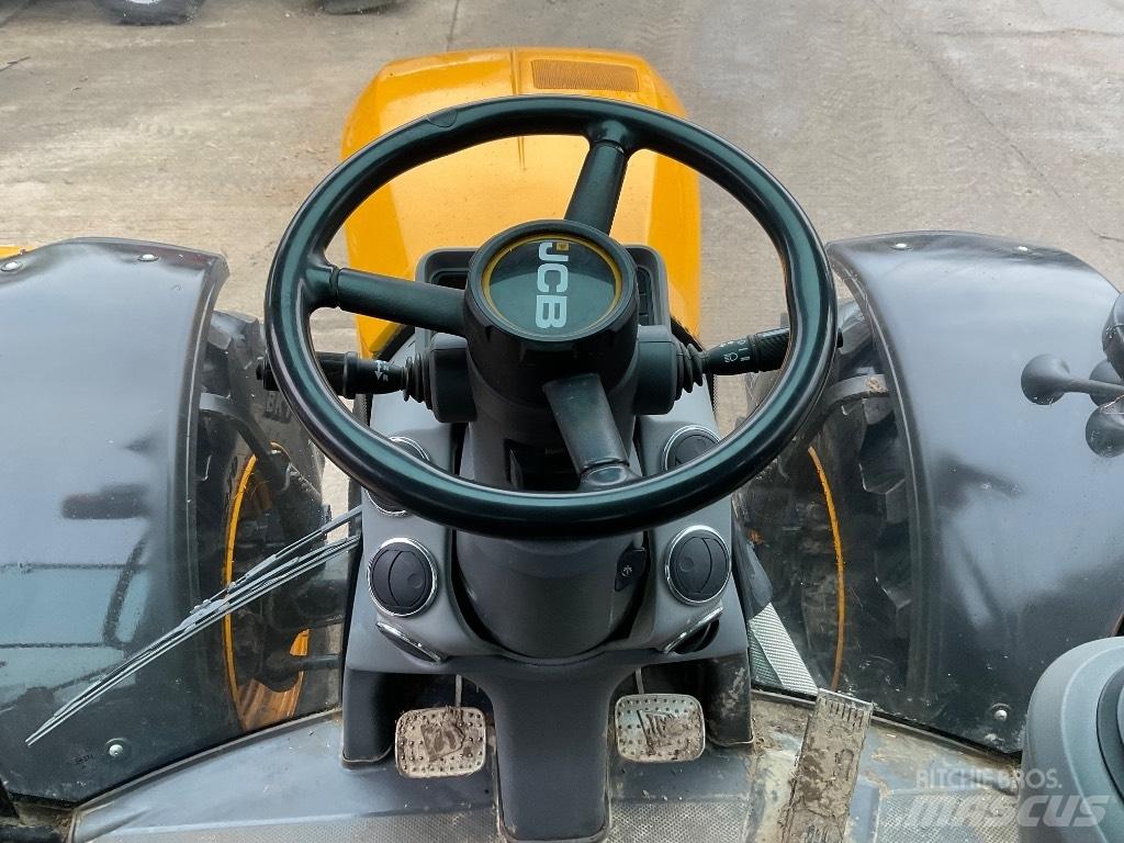 JCB Fastrac 4220 Трактори
