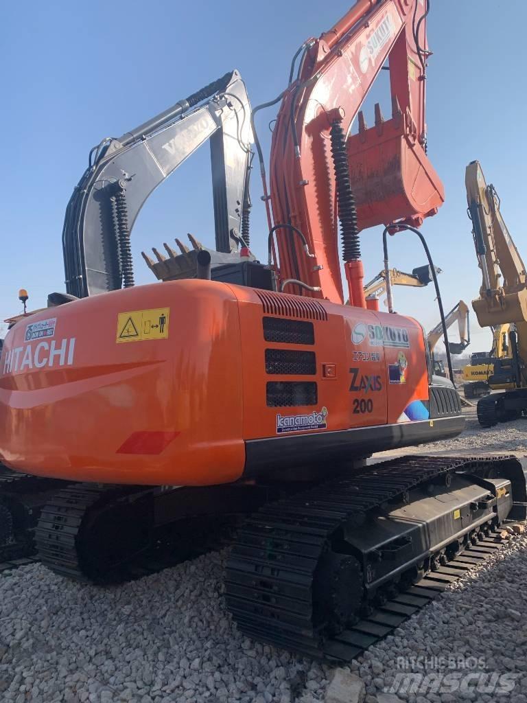 Hitachi ZX 200 Гусеничні екскаватори