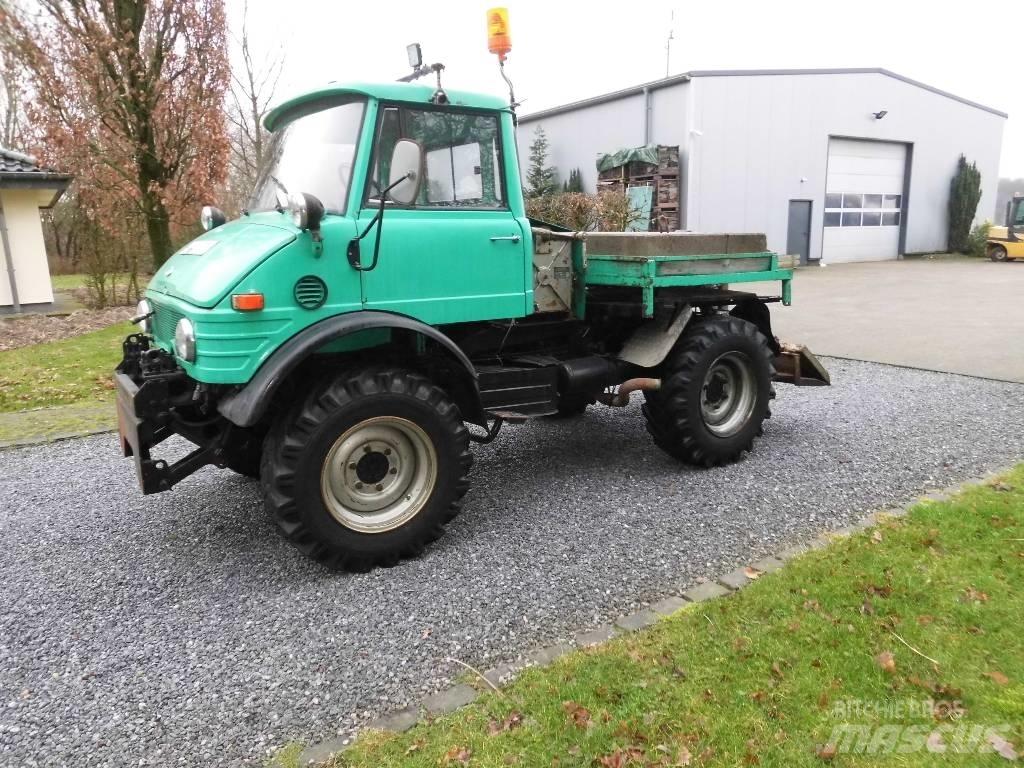 Unimog 406 Трактори