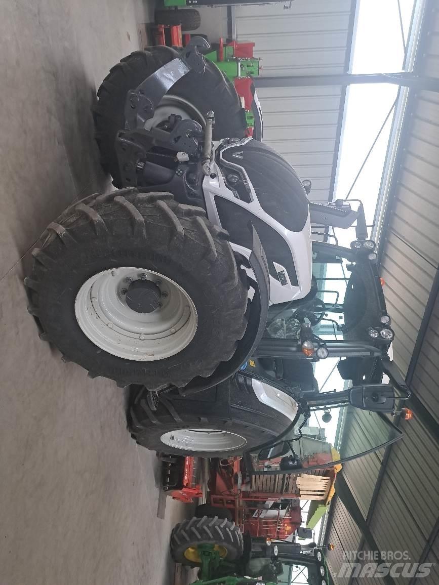 Valtra N155 Трактори