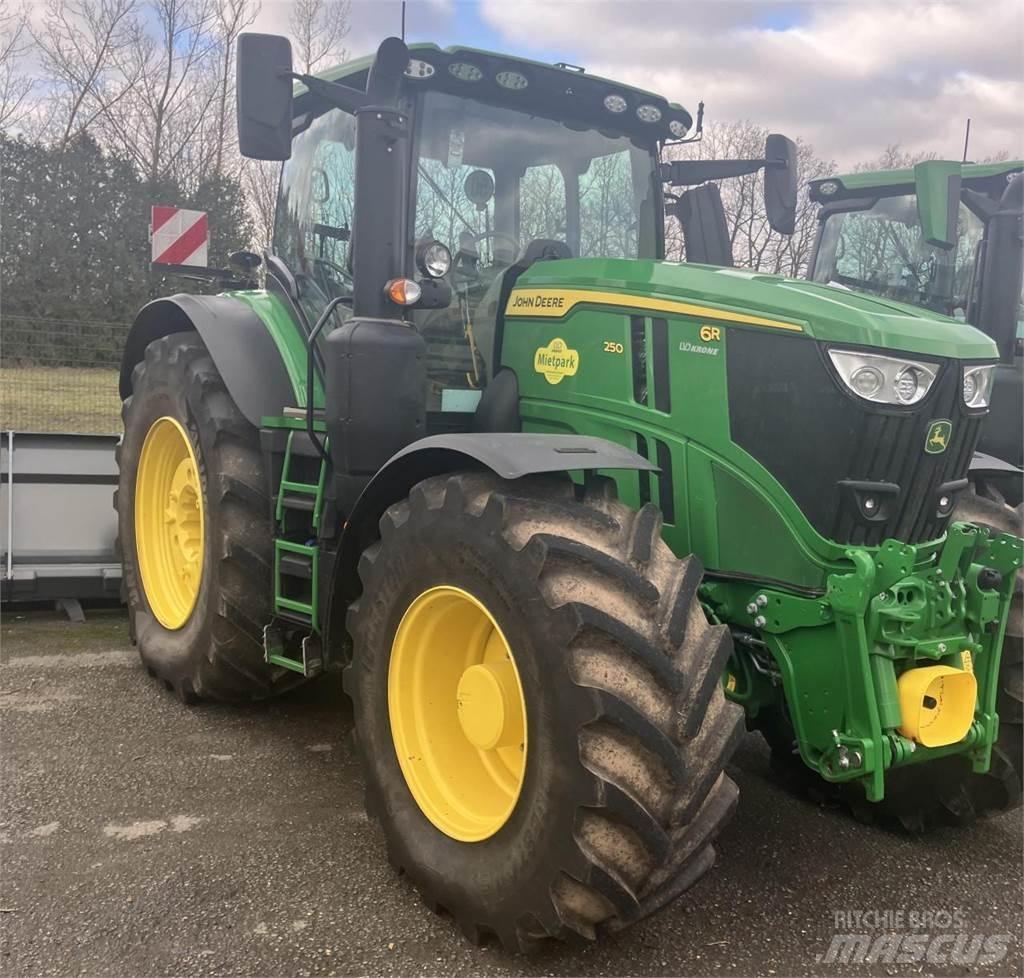John Deere 6R 250 Трактори