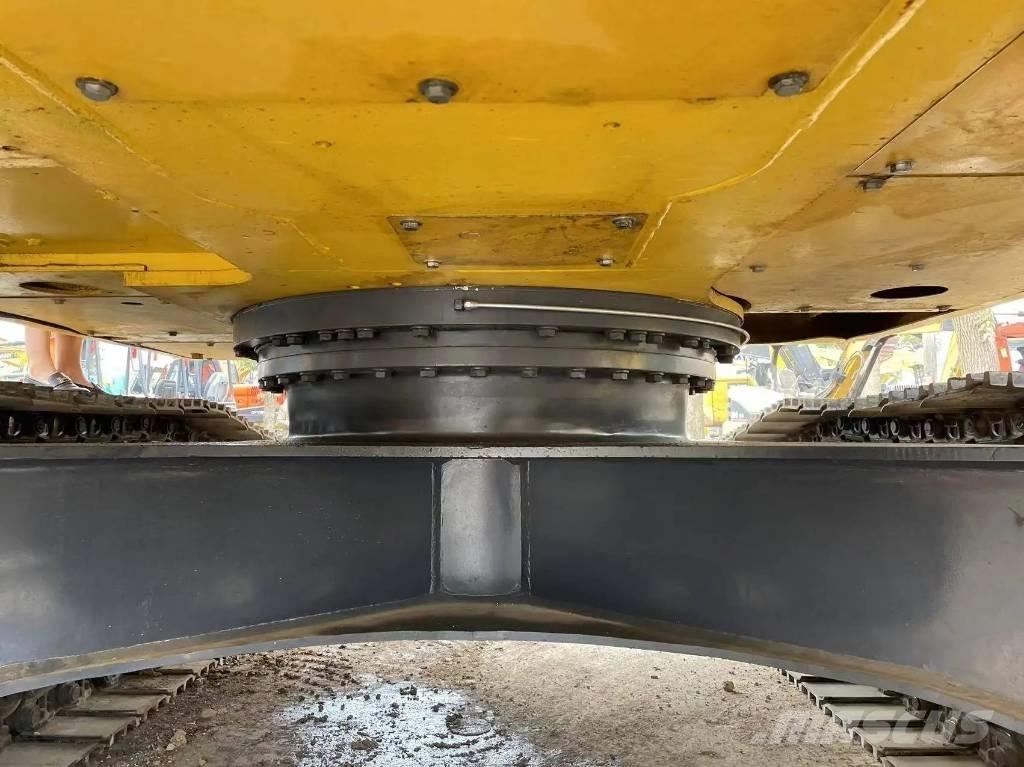 Komatsu PC240-8 Гусеничні екскаватори