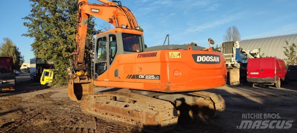 Doosan 225 LC Гусеничні екскаватори
