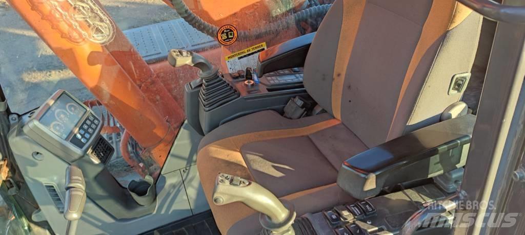Doosan 225 LC Гусеничні екскаватори