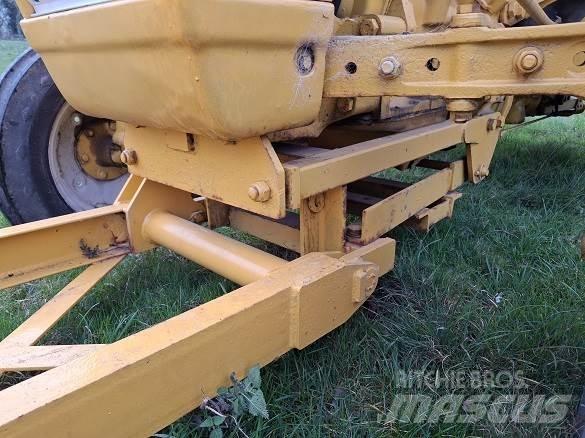 Ford 2000 TRACTOR Будтехніка - Інші