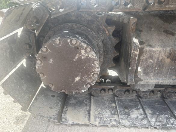 Hitachi ZX225 Гусеничні екскаватори