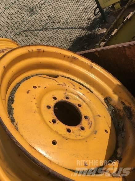  MASSEY REAR WHEEL Шини