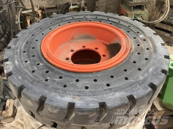  SOLID WHEELS Шини