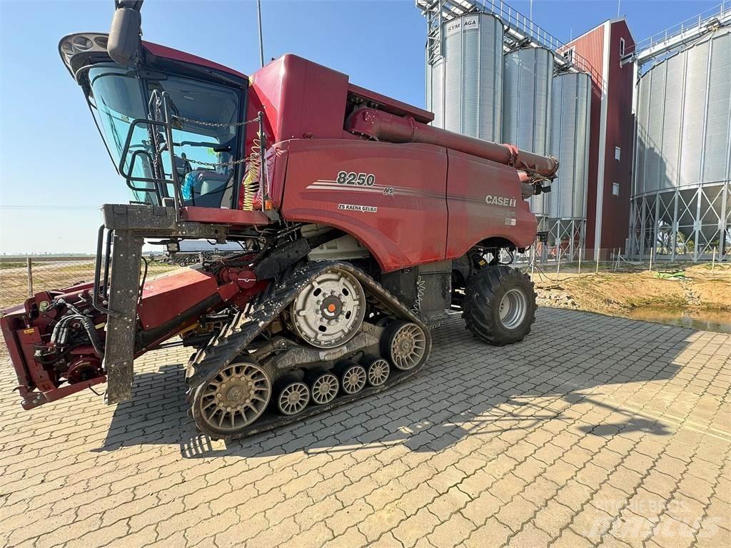 Case IH IH 8250 Зернозбиральні комбайни