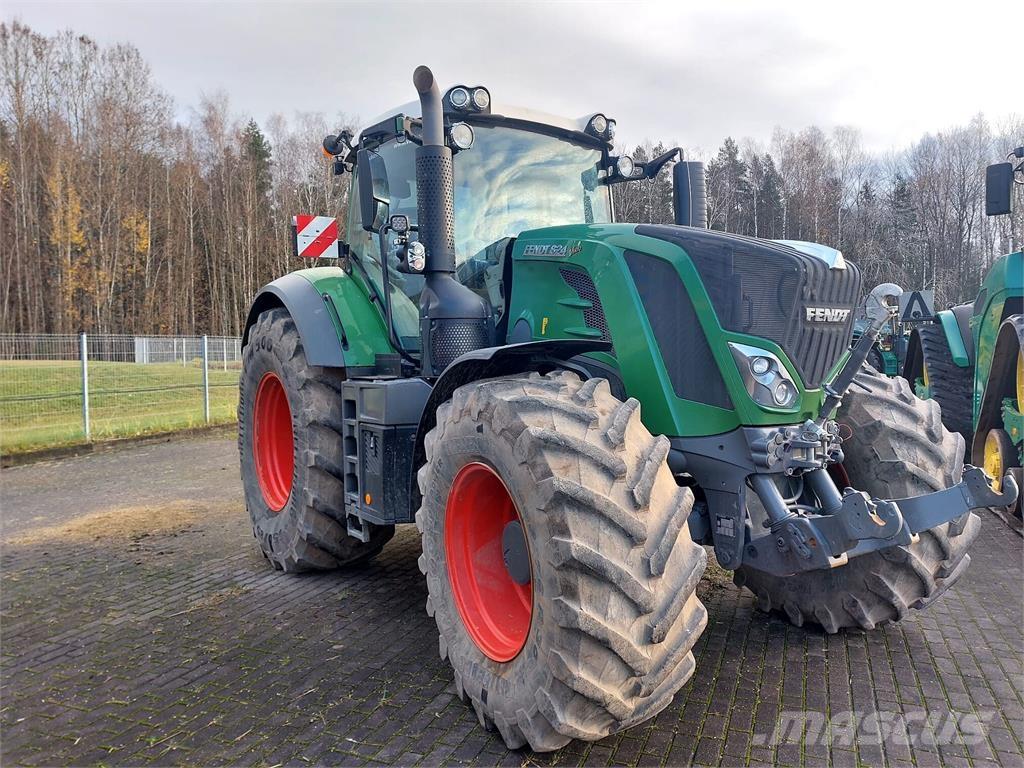 Fendt 824 Vario Трактори