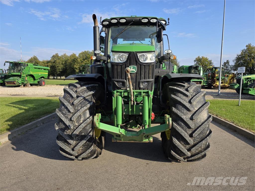 John Deere 6215R Трактори