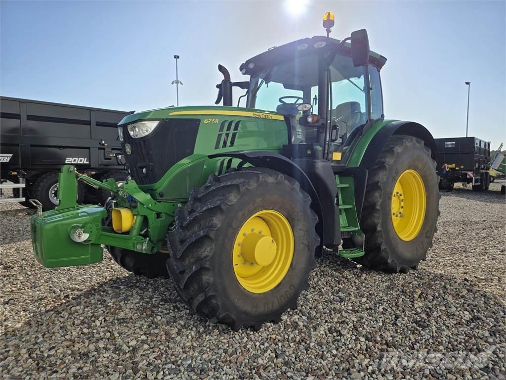 John Deere 6215R Трактори