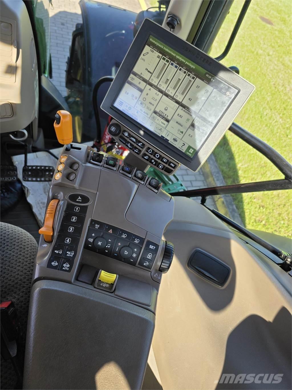 John Deere 6215R Трактори