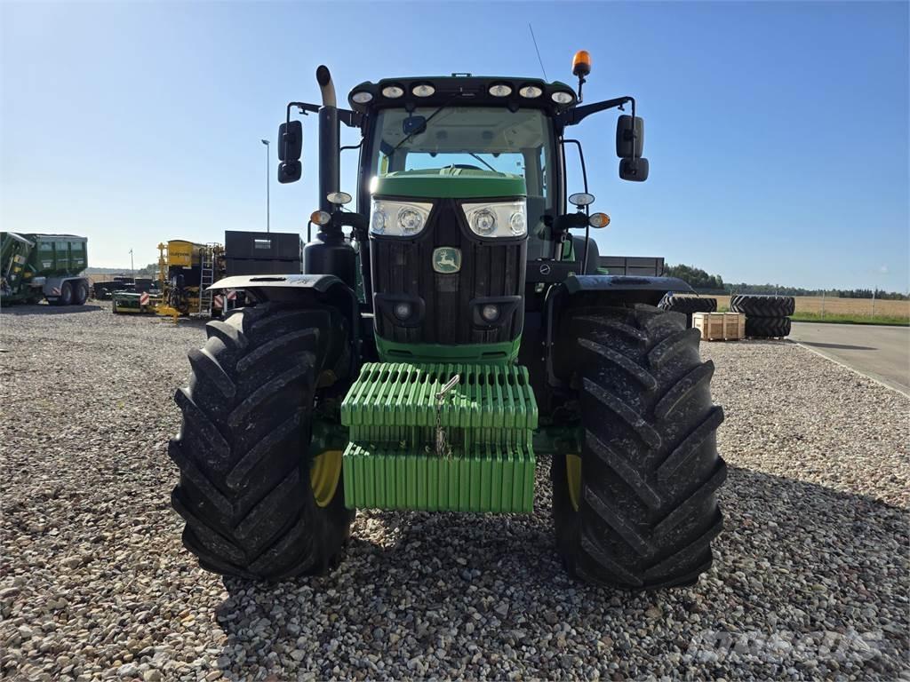 John Deere 6215R Трактори
