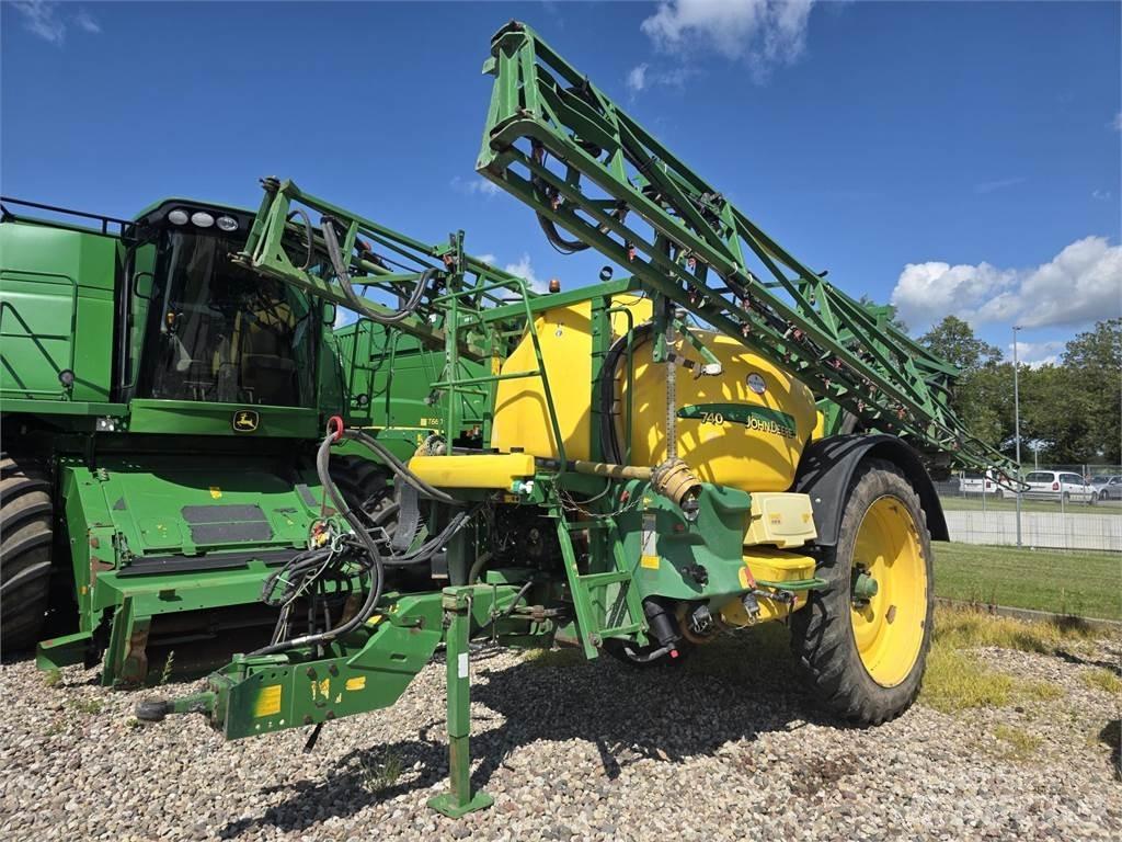 John Deere 740 Причіпні обприскувачі
