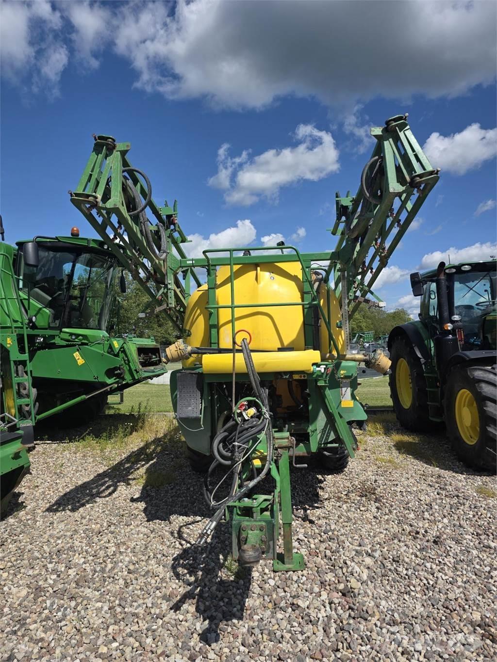 John Deere 740 Причіпні обприскувачі