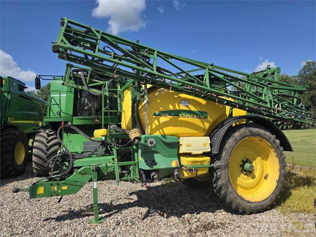 John Deere 740 Причіпні обприскувачі