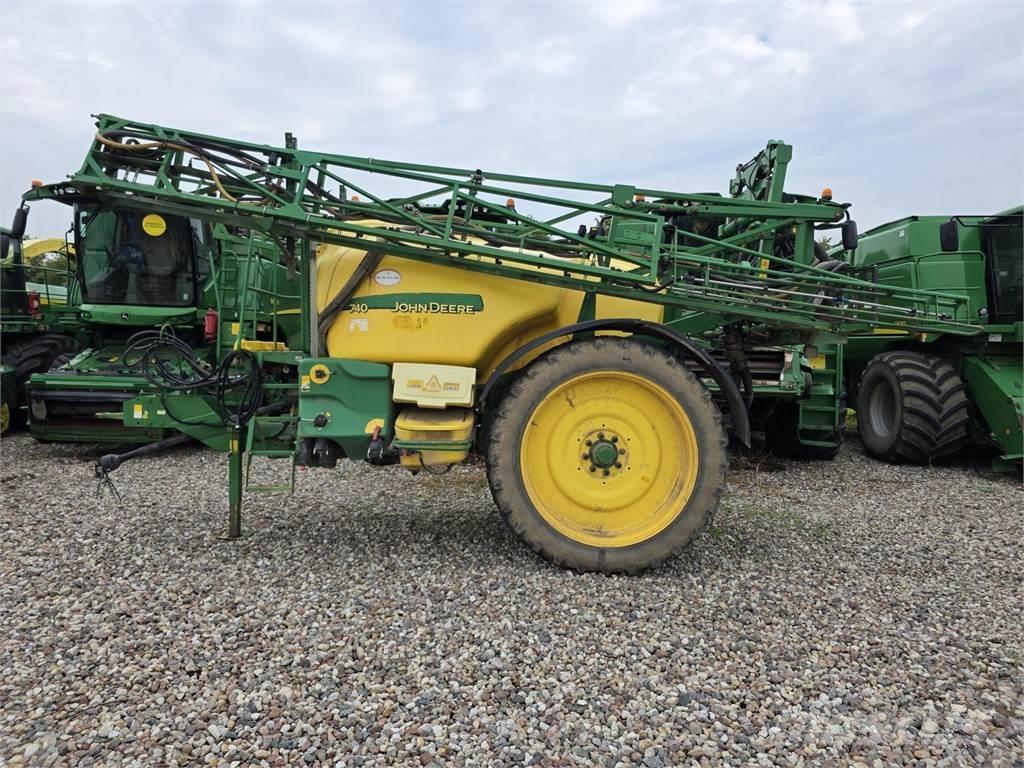 John Deere 740 Причіпні обприскувачі